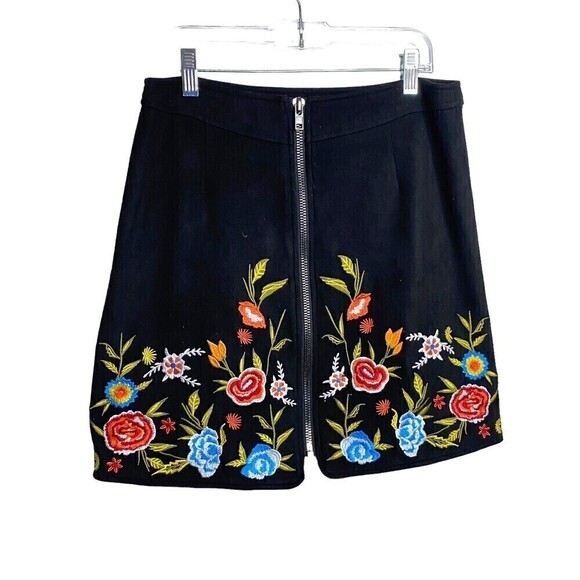 Sugar Lips Front Zipper Embroidered Mini Skirt Size Medium Boho Floral  Black - Picture 1 of 5